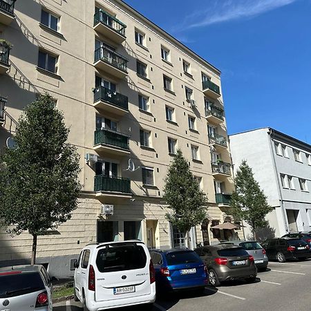 Brand New, Design Apartment Jojo, Oldtown, Balcony Bratislava Bagian luar foto