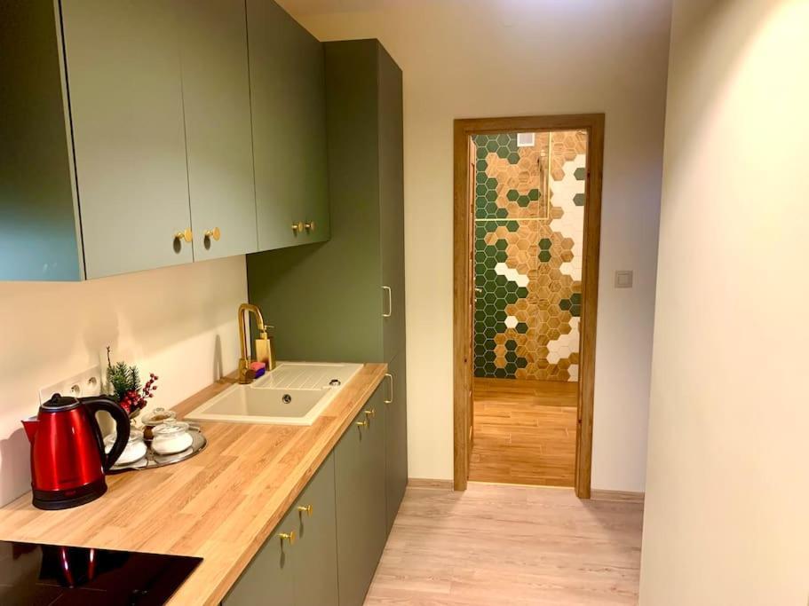 Brand New, Design Apartment Jojo, Oldtown, Balcony Bratislava Bagian luar foto