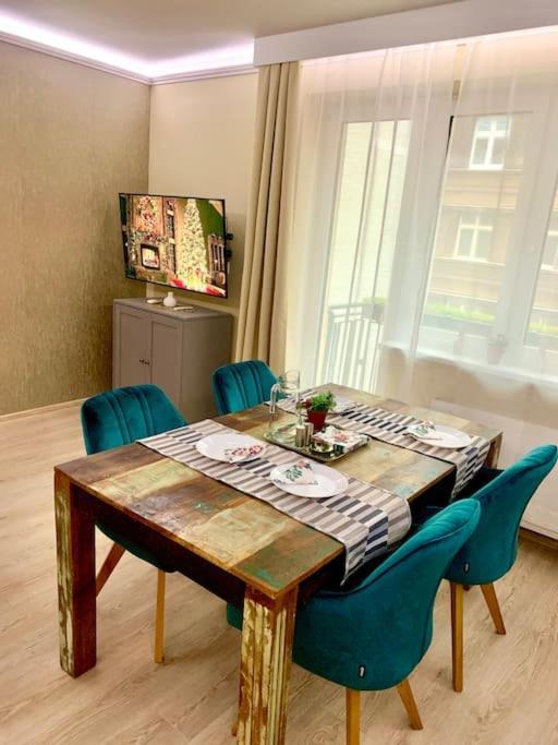 Brand New, Design Apartment Jojo, Oldtown, Balcony Bratislava Bagian luar foto