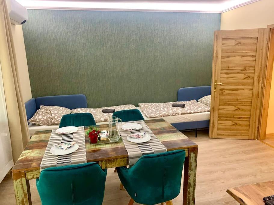 Brand New, Design Apartment Jojo, Oldtown, Balcony Bratislava Bagian luar foto