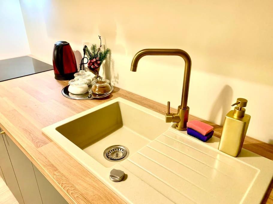 Brand New, Design Apartment Jojo, Oldtown, Balcony Bratislava Bagian luar foto